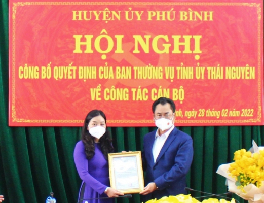 Công bố Quyết định luân chuyển và chỉ định Phó Bí thư Huyện ủy Phú Bình