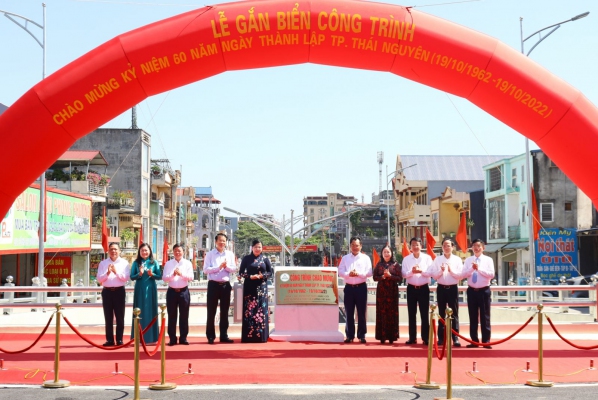 Gắn biển 03 công trình chào mừng 60 năm Ngày thành lập thành phố Thái Nguyên (19/10/1962 - 19/10/2022)