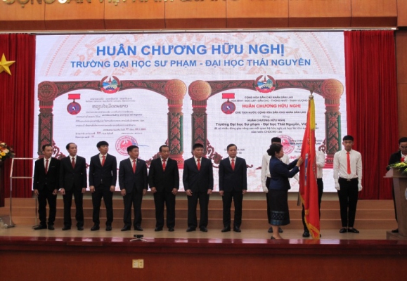 Trường Đại học Sư phạm đón nhận Huân chương Hữu nghị của nước Cộng hòa Dân chủ Nhân dân Lào