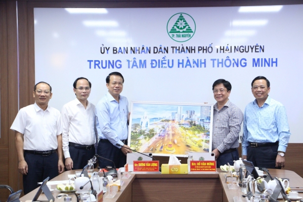 Lãnh đạo hai thành phố Thái Nguyên và Nha Trang, tỉnh Khánh Hòa trao đổi kinh nghiệm về công tác chuyển đổi số