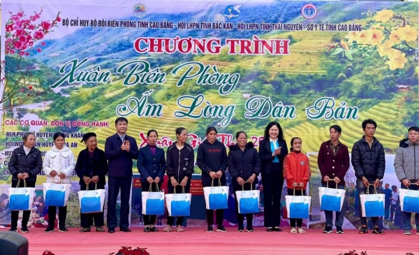 Hội LHPN tỉnh Thái Nguyên mang mùa xuân về miền biên giới