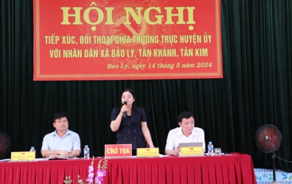 Thường trực Huyện ủy Phú Bình đối thoại với Nhân dân