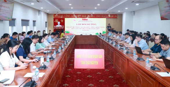 Đảng ủy UBND tỉnh: Tổ chức tập huấn chuyên đề về kỹ năng, nền tảng số