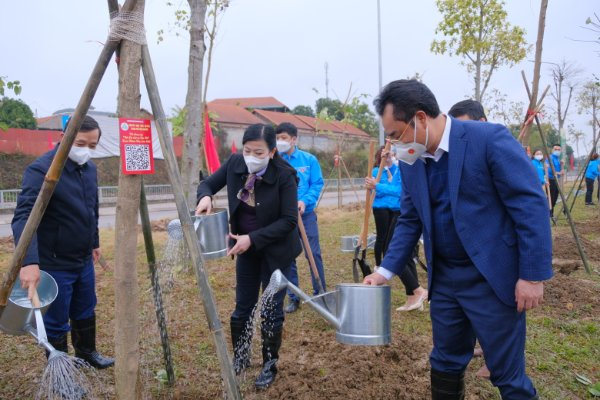 Lãnh đạo tỉnh hưởng ứng Tết trồng cây tại thành phố Thái Nguyên