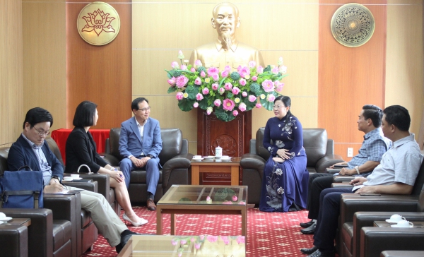 Đồng chí Bí thư Tỉnh ủy làm việc với Tổng Giám đốc Tổ hợp Samsung Việt Nam