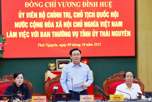 Chủ tịch Quốc hội Vương Đình Huệ làm việc với lãnh đạo tỉnh Thái Nguyên