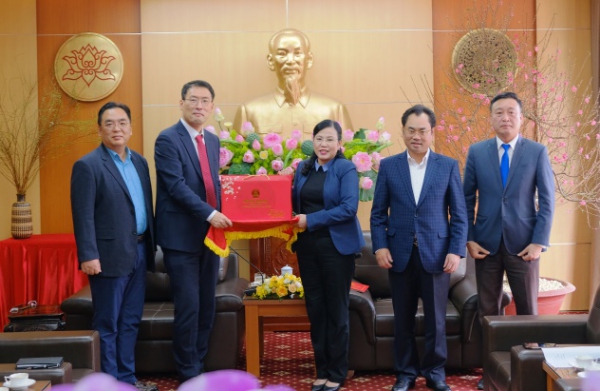 Đồng chí Bí thư Tỉnh ủy tiếp và làm việc với Tổng Giám đốc Công ty TNHH Samsung Electro-Mechanics Việt Nam
