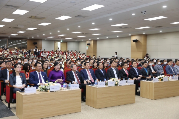Công ty TNHH Samsung Electronics Việt Nam - Thái Nguyên đón nhận  Huân chương Lao động hạng Ba