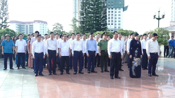 Đoàn đại biểu tỉnh Thái Nguyên dâng hương tưởng niệm Chủ tịch Hồ Chí Minh, các anh hùng liệt sĩ