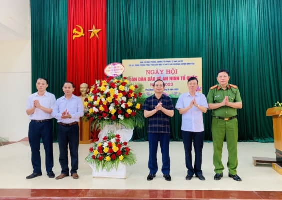 Các đồng chí lãnh đạo tỉnh tham dự “Ngày hội toàn dân bảo vệ an ninh Tổ quốc” tại huyện Định Hoá và huyện Đồng Hỷ