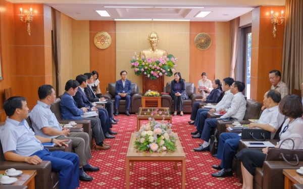 Đồng chí Bí thư Tỉnh ủy làm việc với Tổng Giám đốc Tổ hợp Samsung Việt Nam