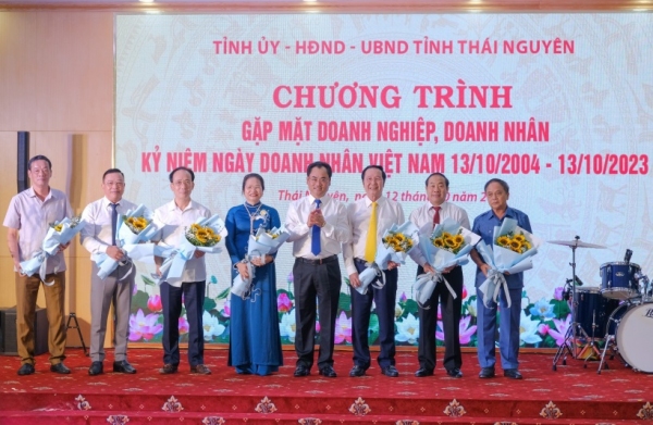 Gặp mặt doanh nghiệp, doanh nhân nhân kỷ niệm 19 năm Ngày Doanh nhân Việt Nam 