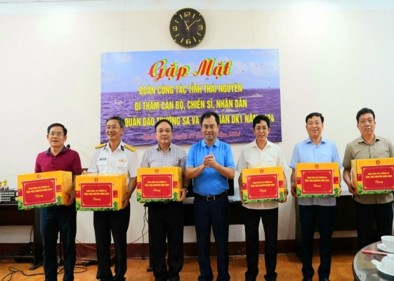 Đoàn công tác của tỉnh Thái Nguyên dâng hương tưởng niệm 64 chiến sĩ Gạc Ma