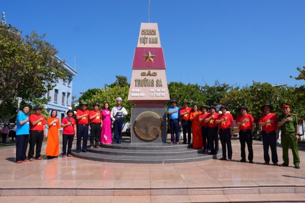 Đoàn công tác tỉnh Thái Nguyên hoàn thành hải trình đến thăm, động viên quân dân huyện đảo Trường Sa và Nhà giàn DK1 năm 2024 