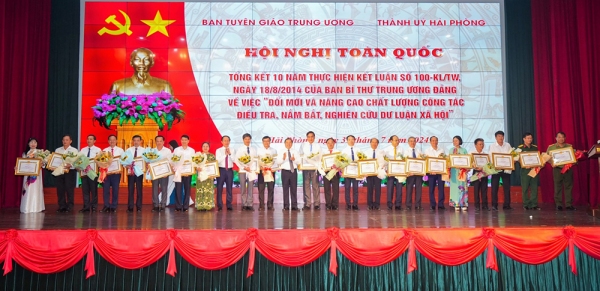 Hội nghị toàn quốc tổng kết 10 năm thực hiện Kết luận số 100-KL/TW của Ban Bí thư khóa XI