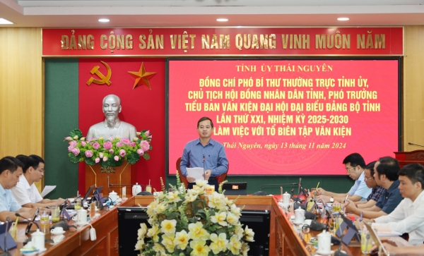 Biên tập văn kiện là nhiệm vụ quan trọng hàng đầu của công tác chuẩn bị tổ chức đại hội đảng bộ các cấp