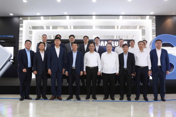 Bộ trưởng Bộ Công an Lương Tam Quang thăm và làm việc tại Công ty TNHH Samsung Electronics Việt Nam Thái Nguyên Ngày 08/6, Đại tướng Lương Tam Quang, Ủy viên Bộ Chính trị, Bộ trưởng Bộ Công an cùng Đo