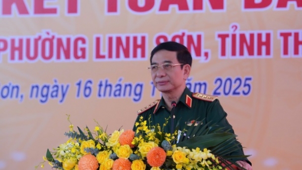 Đại tướng Phan Văn Giang dự chung vui Ngày hội Đại đoàn kết toàn dân tộc với Nhân dân phường Linh Sơn