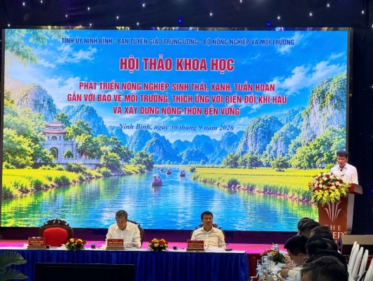 Phát triển nông nghiệp sinh thái, xanh, tuần hoàn gắn với bảo vệ môi trường, thích ứng với biến đổi khí hậu và xây dựng nông thôn bền vững