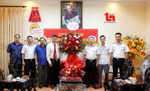 Bộ Tư lệnh Hải quân chúc mừng các cơ quan báo chí tỉnh Thái Nguyên
