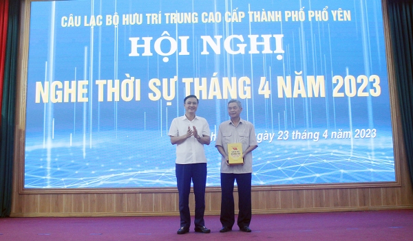 Đồng chí Trưởng ban Tuyên giáo Tỉnh ủy tham dự buổi sinh hoạt của Câu lạc bộ hưu trí trung cao cấp thành phố Phổ Yên