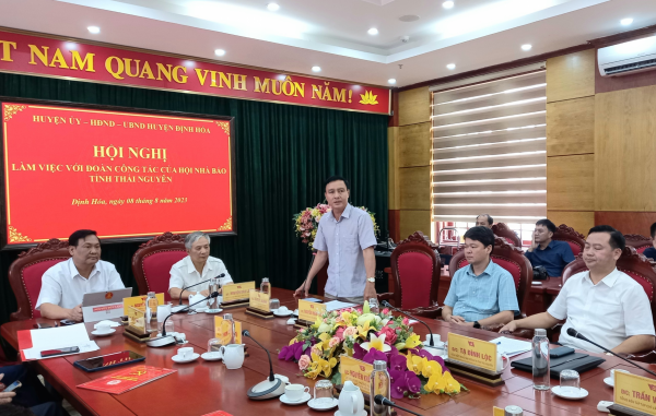 Hội Nhà báo tỉnh Thái Nguyên tổ chức đi thực tế tại huyện Định Hoá