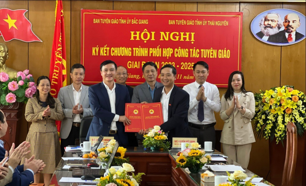 Ban Tuyên giáo Tỉnh ủy hai tỉnh Thái Nguyên và Bắc Giang ký kết chương trình phối hợp công tác