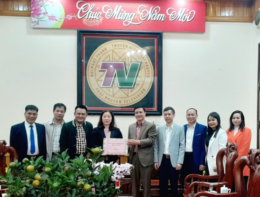 Đồng chí Trưởng ban Tuyên giáo Tỉnh ủy thăm và chúc Tết Đài Phát thanh - Truyền hình Thái Nguyên