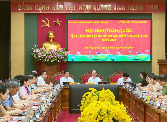 Hơn 8.200 đại biểu của tỉnh Thái Nguyên tham dự Hội nghị toàn quốc tập huấn công tác kiểm tra, giám sát năm 2025