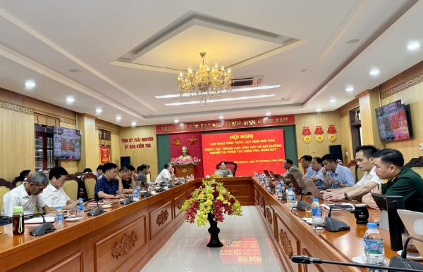 Hội nghị cập nhật kiến thức, quy định mới của pháp luật trong các lĩnh vực và bồi dưỡng nghiệp vụ công tác kiểm tra, giám sát