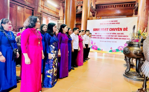 Đảng ủy các cơ quan Đảng xã Phú Bình sinh hoạt chuyên đề tại quê hương Chủ tịch Hồ Chí Minh