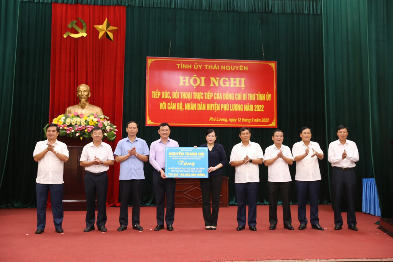 Đồng chí Bí thư Tỉnh ủy tiếp xúc, đối thoại trực tiếp với cán bộ, Nhân dân huyện Phú Lương