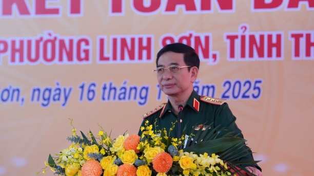 Đại tướng Phan Văn Giang dự chung vui Ngày hội Đại đoàn kết toàn dân tộc với Nhân dân phường Linh Sơn