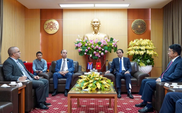 Thúc đẩy hợp tác về y tế, giáo dục, nông nghiệp và văn hóa với Cuba