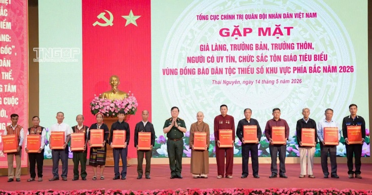 Biểu dương người có uy tín tiêu biểu vùng đồng bào dân tộc thiểu số khu vực phía Bắc