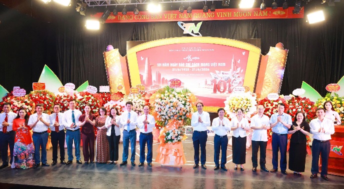 Thường trực Tỉnh ủy chúc mừng Ngày Báo chí cách mạng Việt Nam