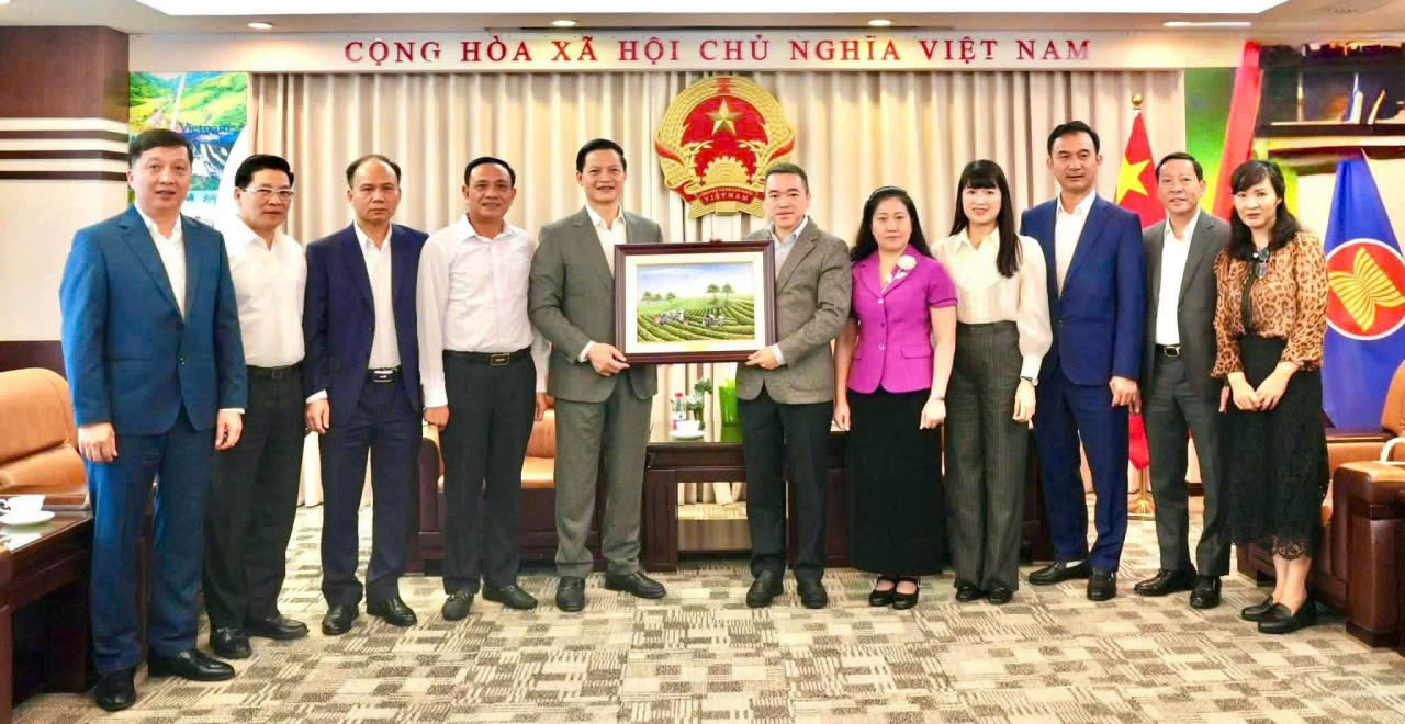 Chủ tịch UBND tỉnh Thái Nguyên làm việc với Tổng Lãnh sự quán Việt Nam tại Thượng Hải, Trung Quốc