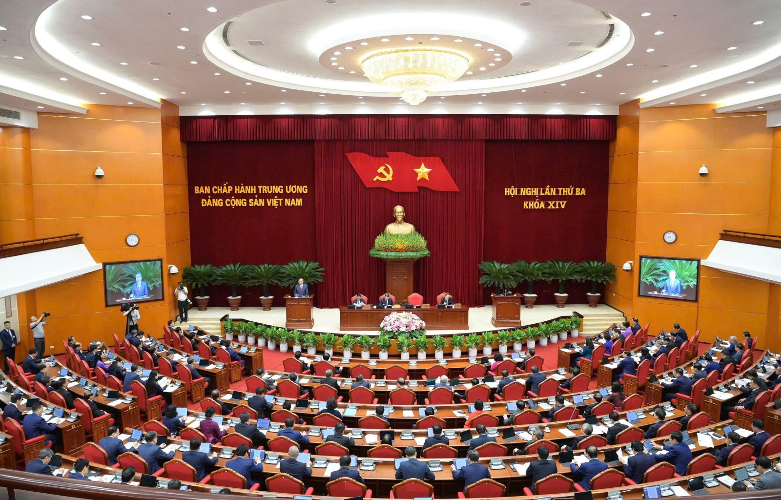 Khai mạc Hội nghị lần thứ 3, Ban Chấp hành Trung ương Đảng khóa XIV