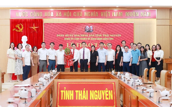 Thái Nguyên tổ chức trao tặng Huy hiệu Đảng đợt 2/9 cho các đảng viên